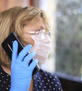 Depuis le début du confinement, les centres opérationnels qui gèrent les appels au numéro d’urgence de la police et de la gendarmerie sont saturés. / © Leyla Vidal/MAXPPP