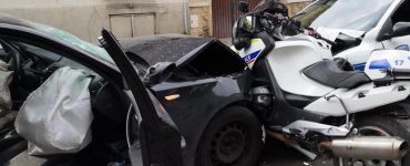 Le suspect a volontairement percuté au volant de sa BMW deux policiers, motards de la Direction de l’ordre public et de la circulation, qui ont survécu à leurs blessures.