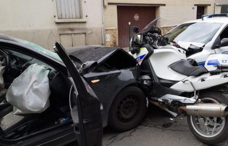 Le suspect a volontairement percuté au volant de sa BMW deux policiers, motards de la Direction de l’ordre public et de la circulation, qui ont survécu à leurs blessures.