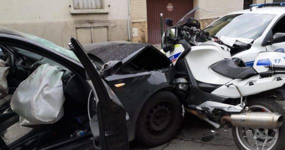 Le suspect a volontairement percuté au volant de sa BMW deux policiers, motards de la Direction de l’ordre public et de la circulation, qui ont survécu à leurs blessures.