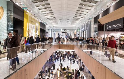 Les voleurs présumés sont soupçonnés notamment d’avoir sévi dans des centres commerciaux de la région parisienne, comme le Carré Sénart à Lieusaint (Seine-et-Marne).