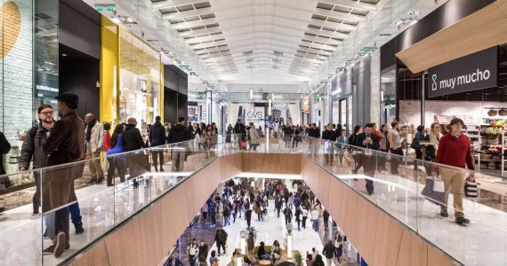 Les voleurs présumés sont soupçonnés notamment d’avoir sévi dans des centres commerciaux de la région parisienne, comme le Carré Sénart à Lieusaint (Seine-et-Marne).