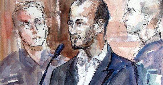 Boualem Bensaïd (au centre) lors de l’ouverture de son procès en appel, le 3 novembre 2003 au palais de justice de Paris.