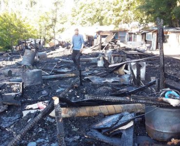 Argenteuil. Le campement ravagé par un incendie criminel qui n’a pas fait de blessé.