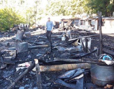 Argenteuil. Le campement ravagé par un incendie criminel qui n’a pas fait de blessé.