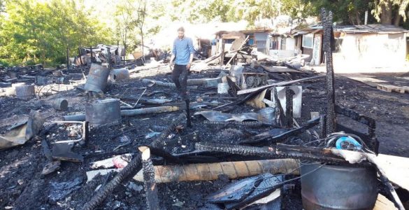 Argenteuil. Le campement ravagé par un incendie criminel qui n’a pas fait de blessé.