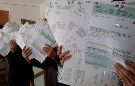 Epinay-Sous-Sénart, ce vendredi. Des centaines d’amendes pour non-respect du confinement ont été dressées à une douzaine de jeunes du quartier des Cinéastes. Ces derniers assurent n’avoir jamais été contrôlés.