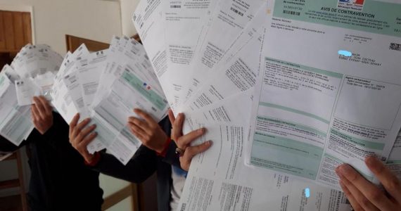 Epinay-Sous-Sénart, ce vendredi. Des centaines d’amendes pour non-respect du confinement ont été dressées à une douzaine de jeunes du quartier des Cinéastes. Ces derniers assurent n’avoir jamais été contrôlés.