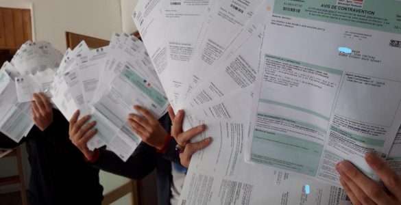 Epinay-Sous-Sénart, ce vendredi. Des centaines d’amendes pour non-respect du confinement ont été dressées à une douzaine de jeunes du quartier des Cinéastes. Ces derniers assurent n’avoir jamais été contrôlés.