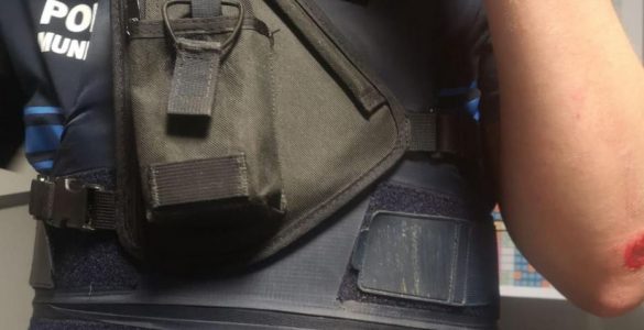 Une balle a été retrouvée dans la partie ventrale du gilet du policier municipal.