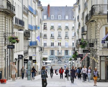 Les faits se sont produits à l’angle des rues Crébillon et Santeuil.
