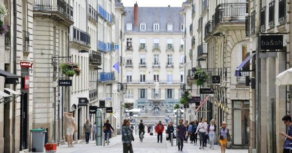 Les faits se sont produits à l’angle des rues Crébillon et Santeuil.