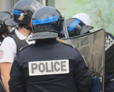 Intervenus en soutien des pompiers, les policiers ont été la cible d’attaques (illustration).