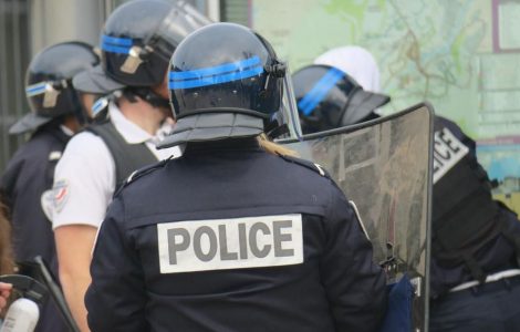 Intervenus en soutien des pompiers, les policiers ont été la cible d’attaques (illustration).
