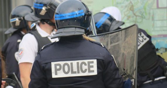 Intervenus en soutien des pompiers, les policiers ont été la cible d’attaques (illustration).