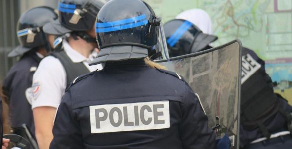 Intervenus en soutien des pompiers, les policiers ont été la cible d’attaques (illustration).