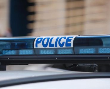 Illustration. Les policiers ont fait l’objet de jets de projectiles dans de nombreux quartiers la nuit dernière.