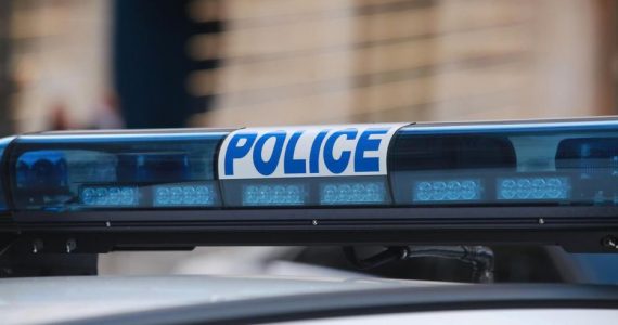 Illustration. Les policiers ont fait l’objet de jets de projectiles dans de nombreux quartiers la nuit dernière.