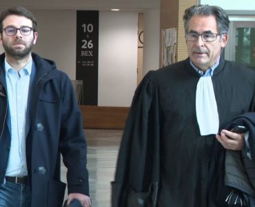 Stéphane Trompille et son avocat, au tribunal de Bourg-en-Bresse, le 13 février 2020. / © France 3