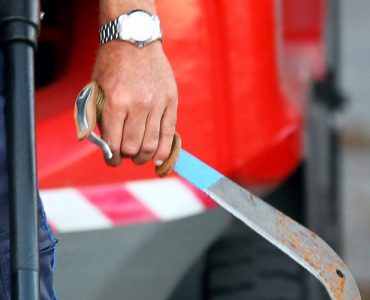 La machette a été retrouvée à proximité des deux hommes interpellés.