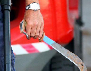 La machette a été retrouvée à proximité des deux hommes interpellés.