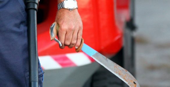 La machette a été retrouvée à proximité des deux hommes interpellés.
