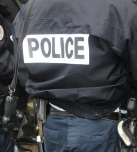 Les policiers ont dû intervenir pour faire respecter le confinement à proximité de Tours
