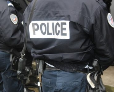 Les policiers ont dû intervenir pour faire respecter le confinement à proximité de Tours