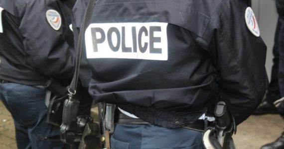 Les policiers ont dû intervenir pour faire respecter le confinement à proximité de Tours