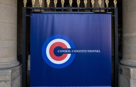Le Conseil constitutionnel.