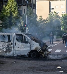 Plusieurs voitures ont été brûlée04 juin 2020.