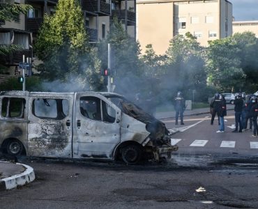 Plusieurs voitures ont été brûlée04 juin 2020.