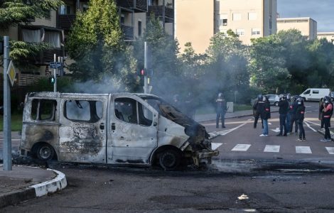 Plusieurs voitures ont été brûlée04 juin 2020.