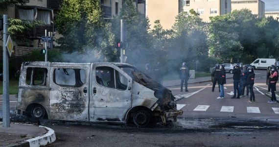 Plusieurs voitures ont été brûlée04 juin 2020.