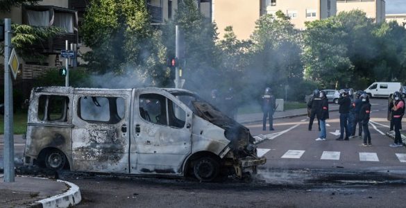Plusieurs voitures ont été brûlée04 juin 2020.