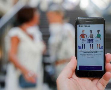 L’application StopCovid sur un écran de smartphone, le 2 juin.