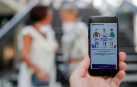 L’application StopCovid sur un écran de smartphone, le 2 juin.