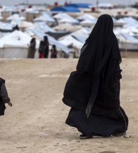Une Syrienne avec son enfant, dans le camp d’Al-Hol, en Syrie, le 7 février 2019. (Photo illustration)