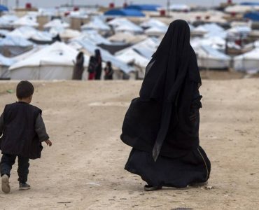Une Syrienne avec son enfant, dans le camp d’Al-Hol, en Syrie, le 7 février 2019. (Photo illustration)