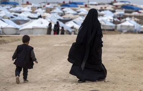 Une Syrienne avec son enfant, dans le camp d’Al-Hol, en Syrie, le 7 février 2019. (Photo illustration)