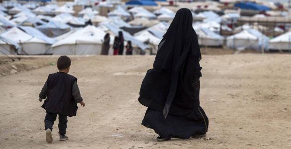 Une Syrienne avec son enfant, dans le camp d’Al-Hol, en Syrie, le 7 février 2019. (Photo illustration)