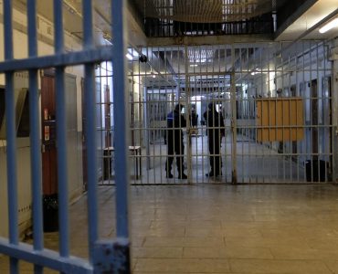 Bouches-du-Rhône : 14 à 20 ans de prison pour cinq hommes après le lynchage d'un codétenu aux Baumettes