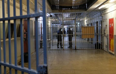Bouches-du-Rhône : 14 à 20 ans de prison pour cinq hommes après le lynchage d'un codétenu aux Baumettes