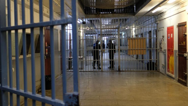 Bouches-du-Rhône : 14 à 20 ans de prison pour cinq hommes après le lynchage d'un codétenu aux Baumettes