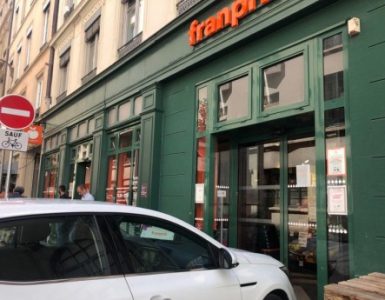 Lyon : les voleuses poignardent un employé d’épicerie