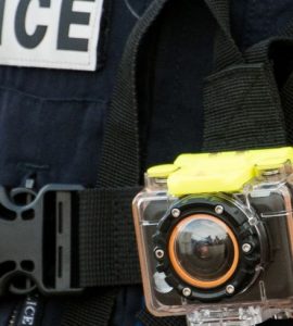Les caméras-piétons pour les forces de l'ordre généralisées à partir du 1er juillet 2021