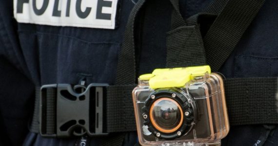 Les caméras-piétons pour les forces de l'ordre généralisées à partir du 1er juillet 2021