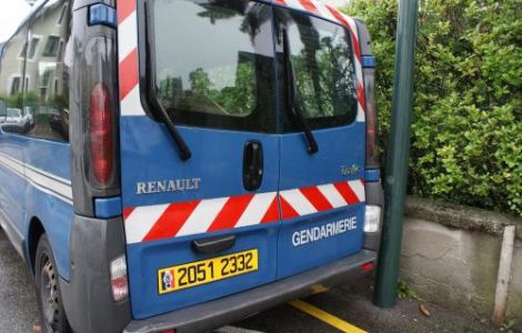 Annecy-le-Vieux : il se masturbe devant deux mineures