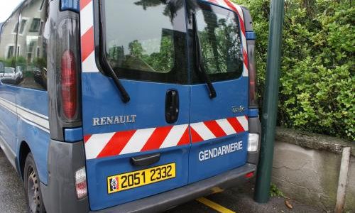 Annecy-le-Vieux : il se masturbe devant deux mineures
