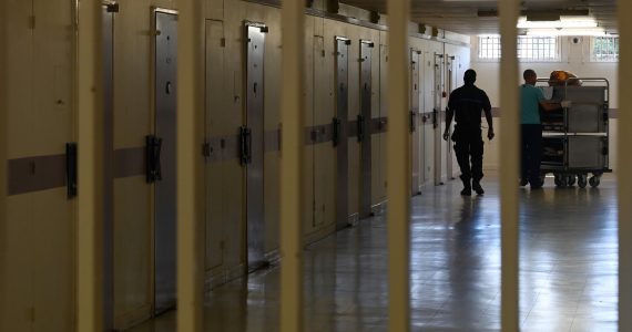 Prison : quand le manque de personnels entraîne la libération de détenus
